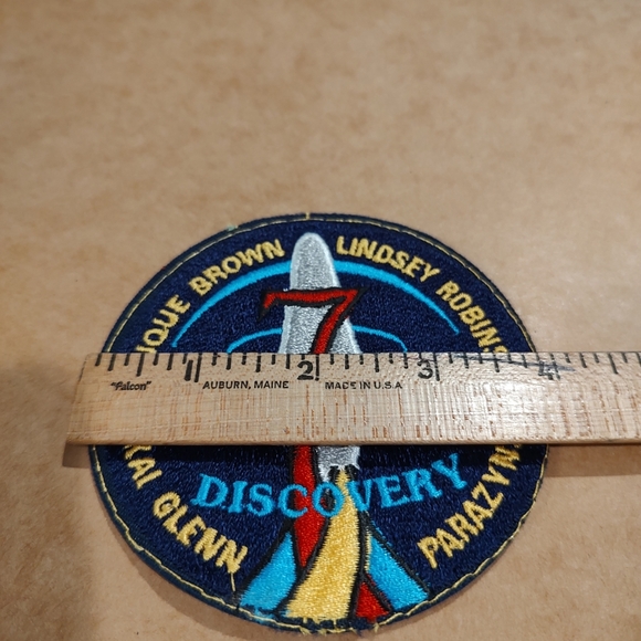 Collectible NASA 4" patch featuring the names of seven astronauts and space - Picture 3 of 7